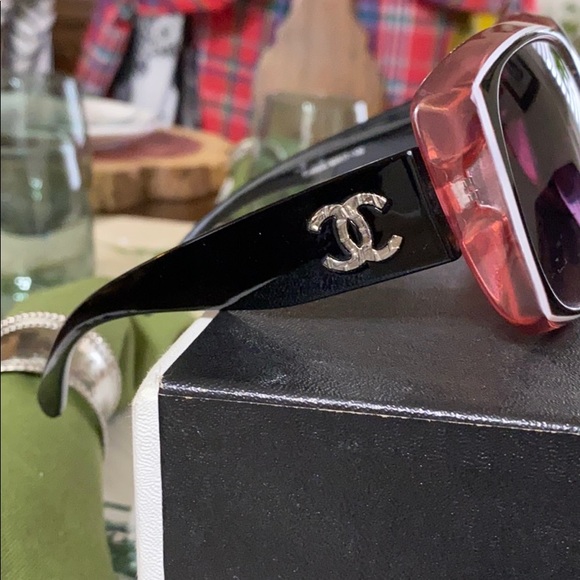 Chanel sunglasses - Picture 2 of 6
